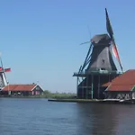 Chalet Tiny Houseboat I