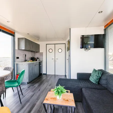 Chalet Tiny Houseboat I