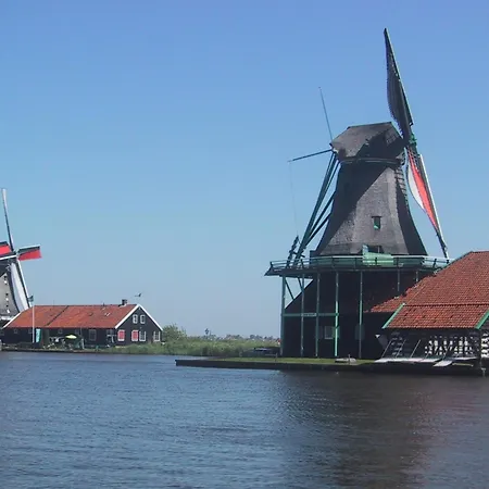 Tiny Houseboat I Uitgeest