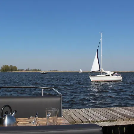 Tiny Houseboat I Chalet *