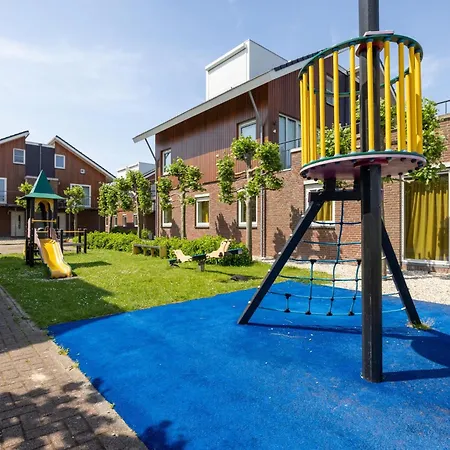 Tiny Houseboat I Chalet