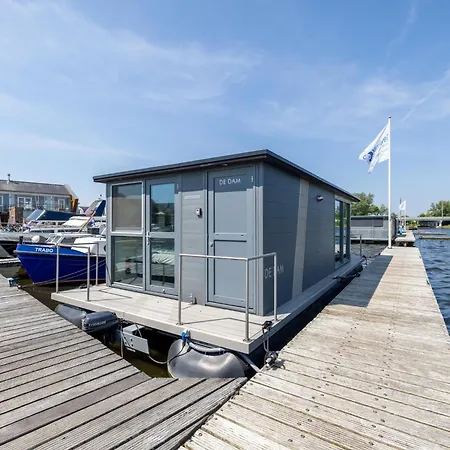 Tiny Houseboat I Chalet *