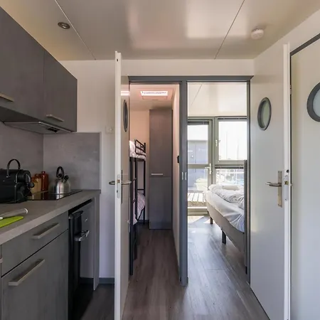 Chalet Tiny Houseboat I *