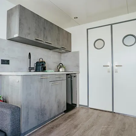 Tiny Houseboat I Chalet *