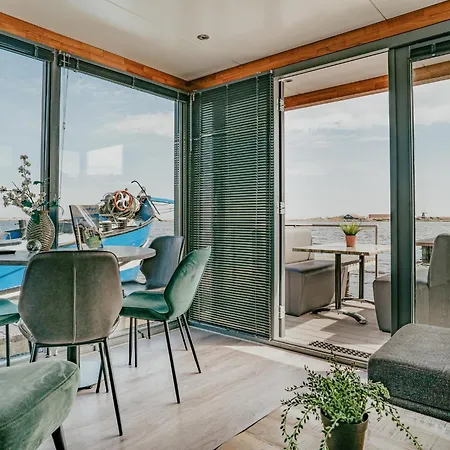 Tiny Houseboat I Uitgeest