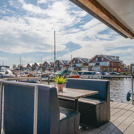 Tiny Houseboat I * Uitgeest