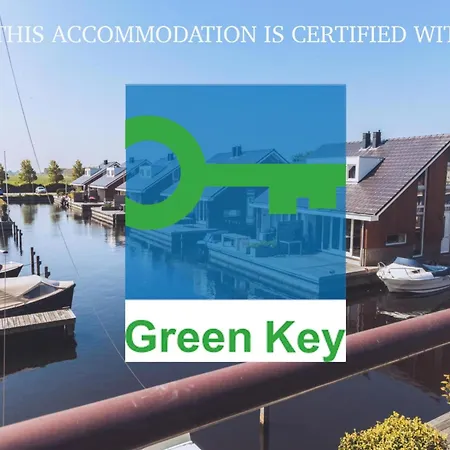 Tiny Houseboat I Chalet Uitgeest